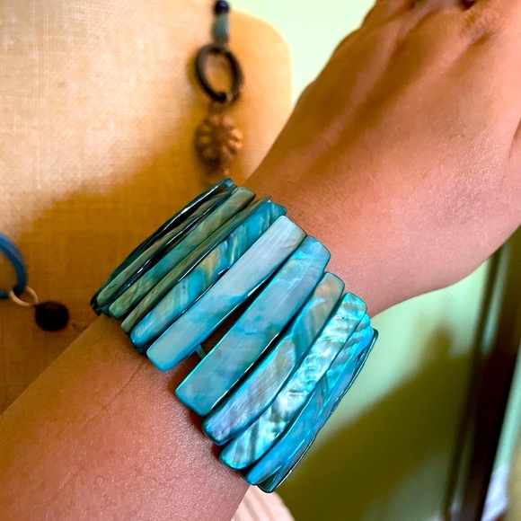 Elegant 3 Piece Turquoise and Silver Jewelry Bundle - Picture 4 of 16